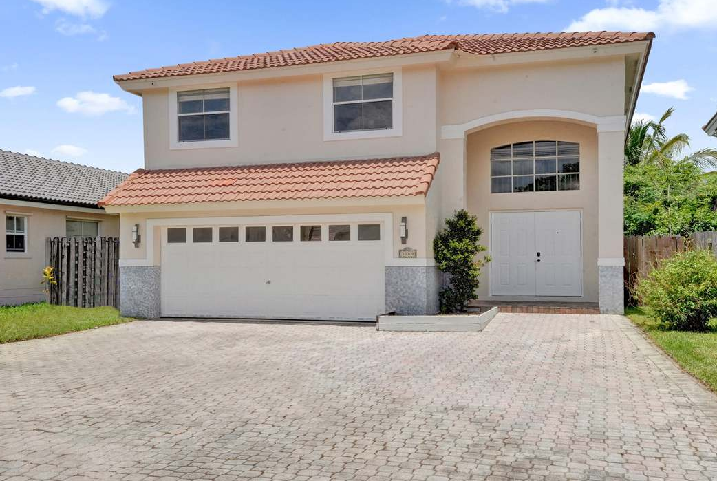 Garage door repair in Boca Del Mar
