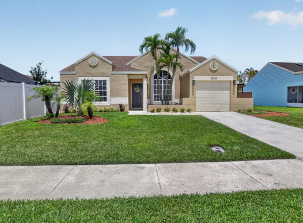 Garage door repair in Sandalfoot Cove FL